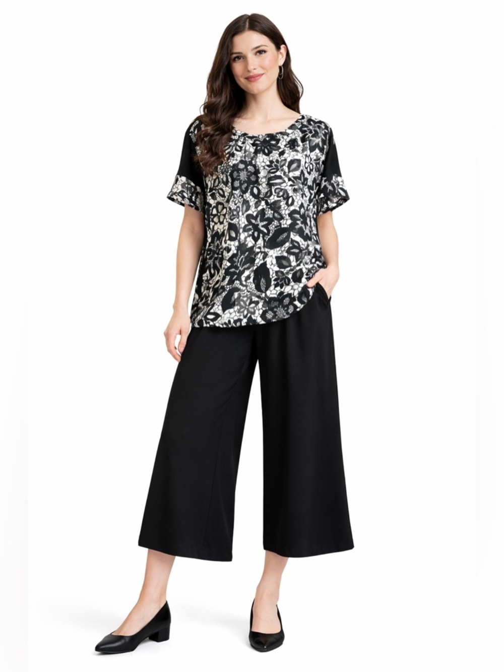 Victor Alfaro SZ S black & white lace “look” blouse. Short sleeved, bust 44”